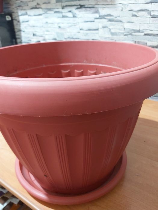 Вазон,горшок большой
