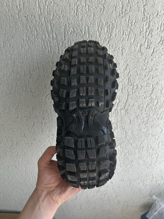 Balenciaga defender
