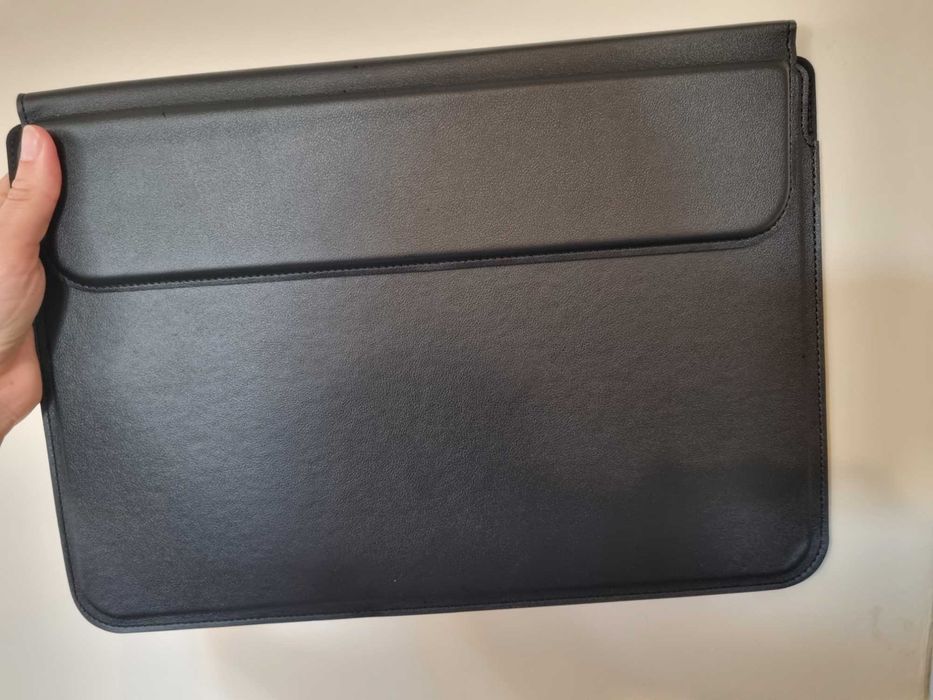 Кожена стойка за лаптоп