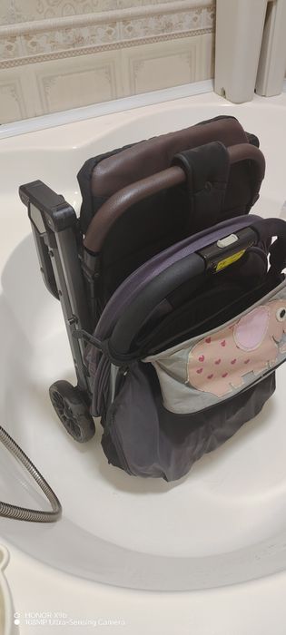 Срочно продаю детскую коляску фиолетового цвета