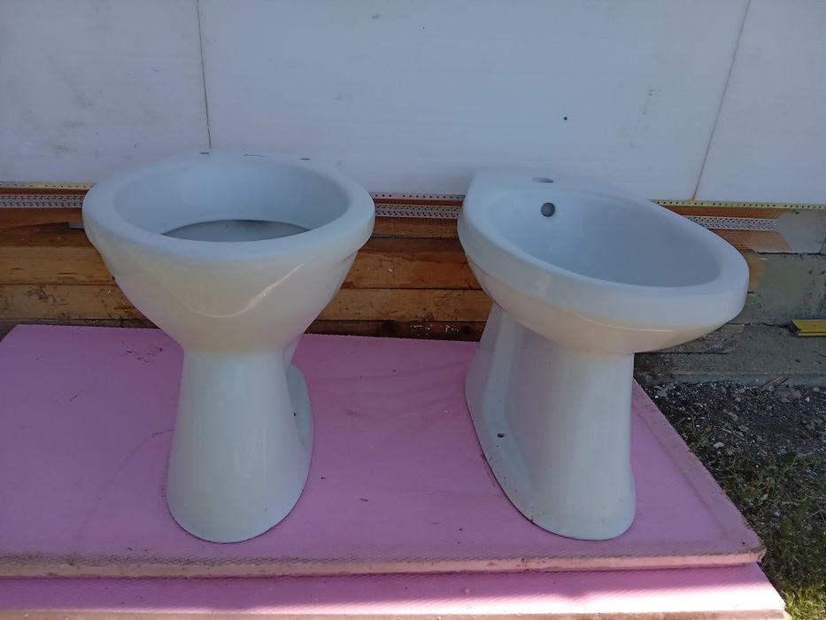 Vas toaleta și bideu