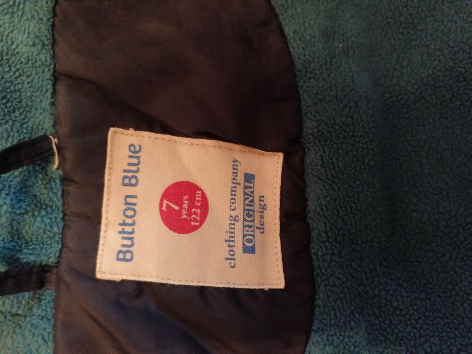 Продам куртку детскую, вторая в подарок