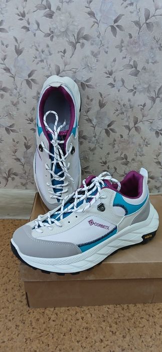 Новый кроссовка сатылады!