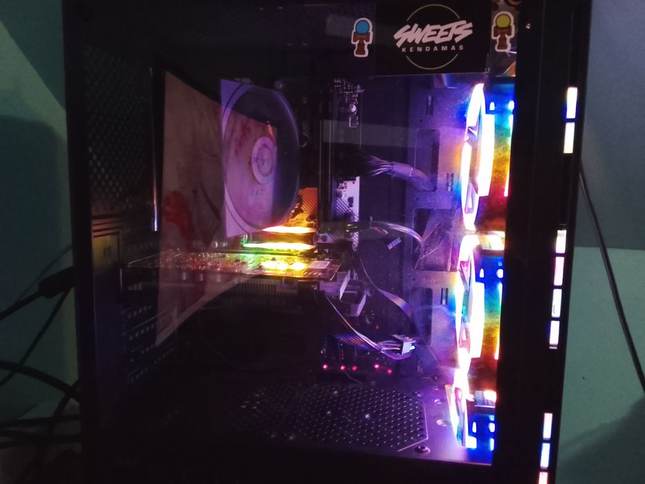 Vând calculator gaming cu monitor,căști,tastatura,mouse (negociabil)