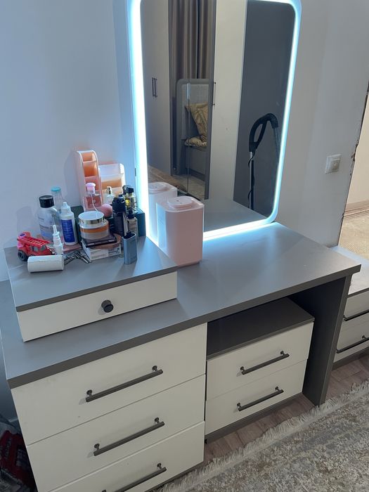 камот, туалетный столик