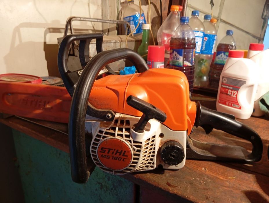 Две бензопилы. В отличном состоянии.