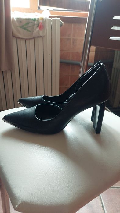 Vând ghetuțe și pantofi din piele naturală Aldo și pantofi Flavia