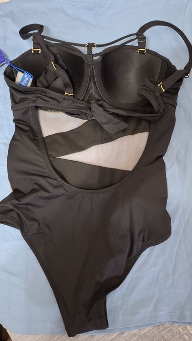 Купальник женский чёрного цвета новый