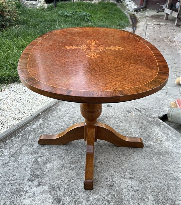 Masă rotundă : blat masa cu intarzie si picior din stejar, stil vintage