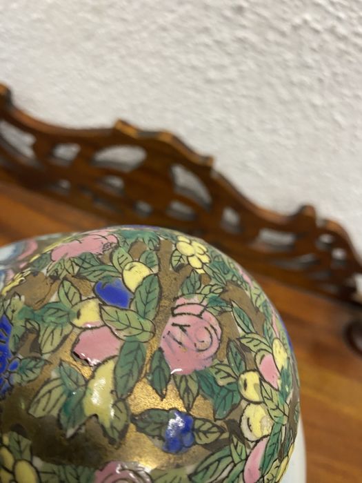 Китайска порцеланова ваза с  капак начало-средата на XX в., Китай