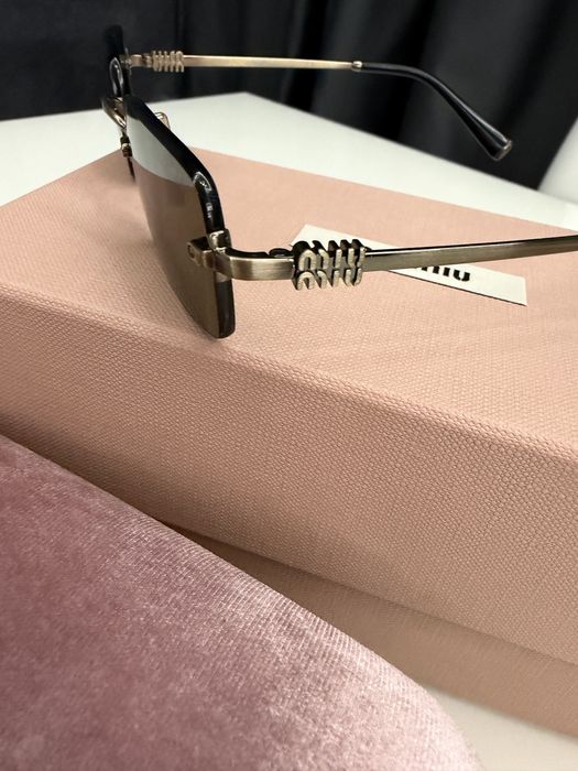 Слънчеви очила Miu Miu 100% Оригинални нови с  гаранциона карта