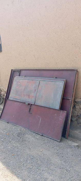 Temir darvoza srochna sotiladi