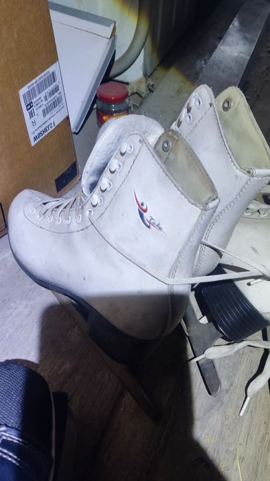 Коньки продам бу