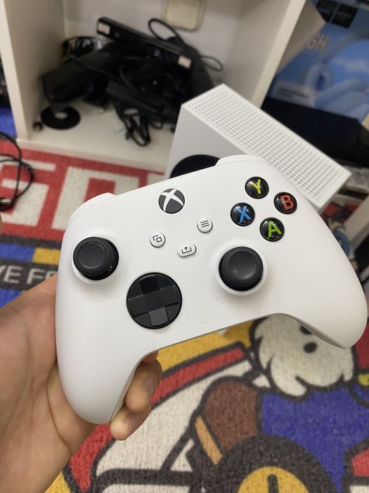Xbox series s с кучой игр в комплекте