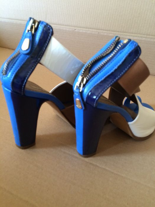 Sandale Zara 36 piele naturala noi