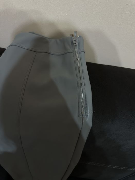 Сив кожен панталон