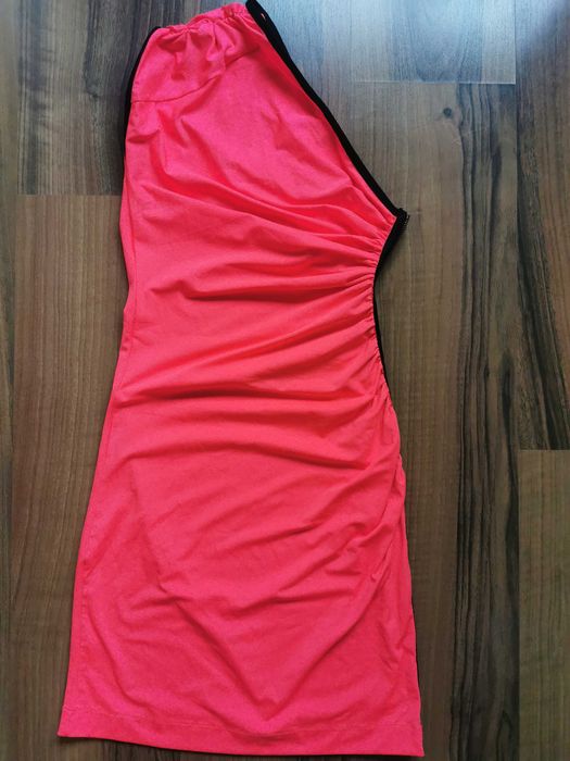 Рокля с едно рамо и цип