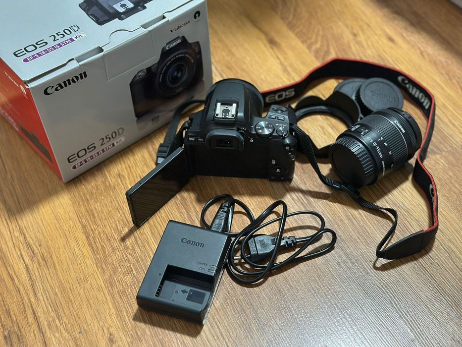 Vând Canon EOS 250D EF-S 18-55 IS STM kit