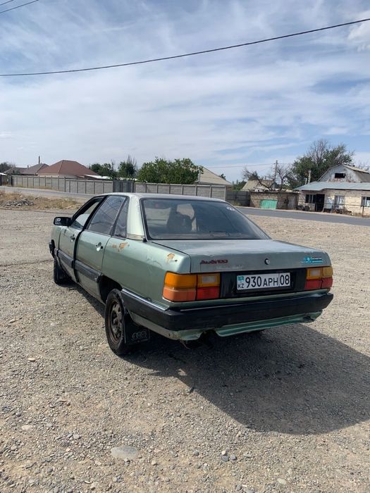 Audi 100 обем 1,8