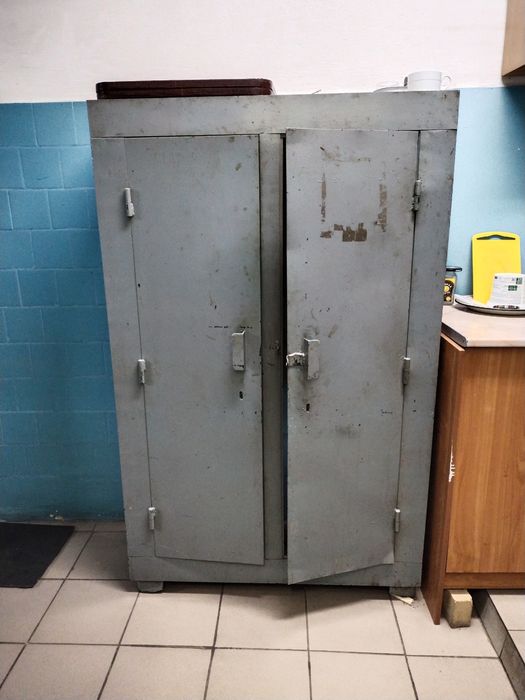 Продам железный ящик.