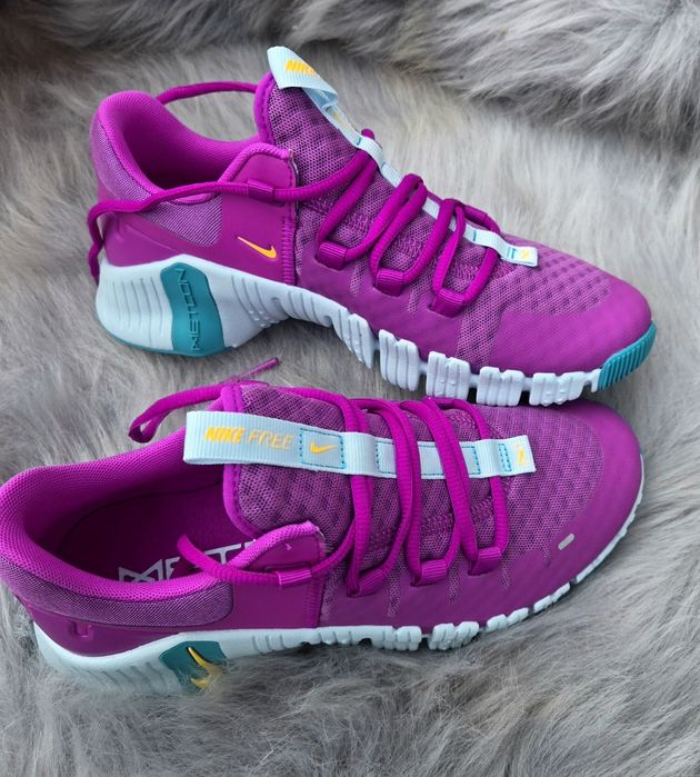 Nike Metcon оригинални дамски сникърси нови с оригиналната  кутия 38.5