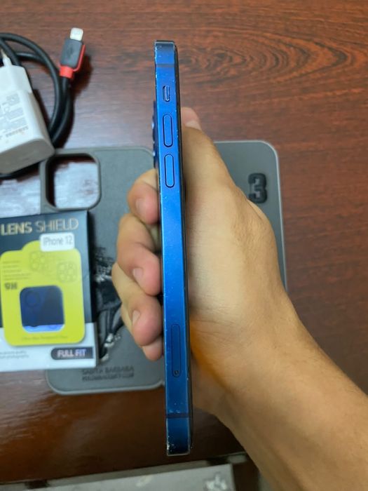iPhone 12 в хорошем состоянии