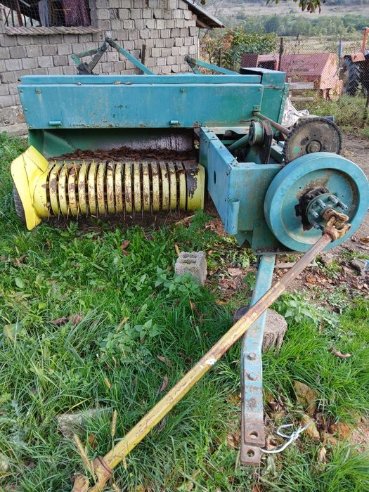 Vând   balotiera lerda