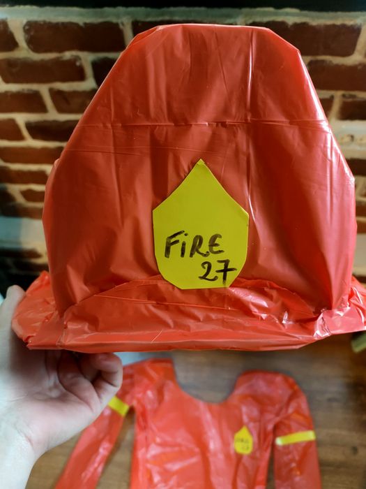 Costum material reciclabil Pompier/Politist