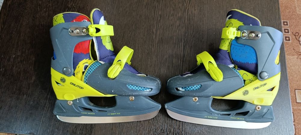 Детские универсальные коньки.
