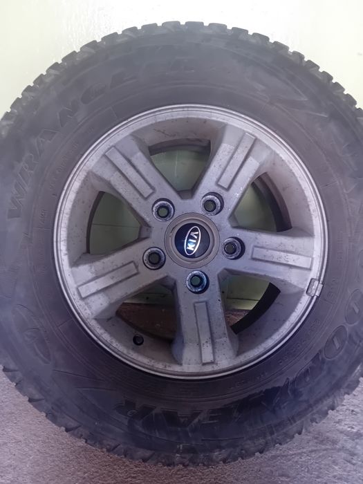 Продават се. Goodyear