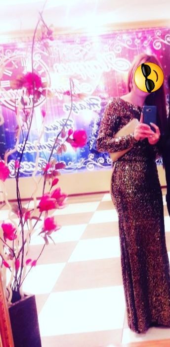 Шикарное платье в золото