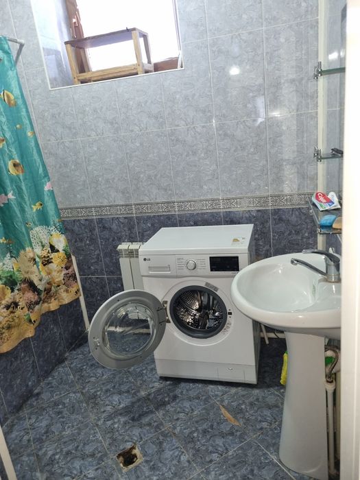 Urganch dexkon bozori 3 xonali kvartira ijaraga beriladi uzok muddatga