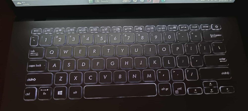 Vând \schimb laptop asus