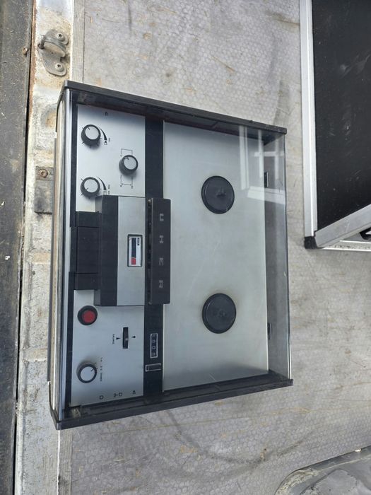 Vand magnetofon Uher