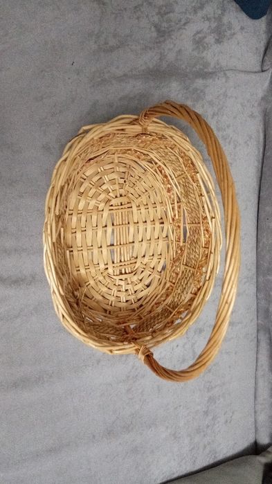 Продам корзину плетеную