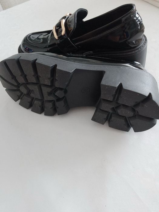 Нови черни дамски обувки