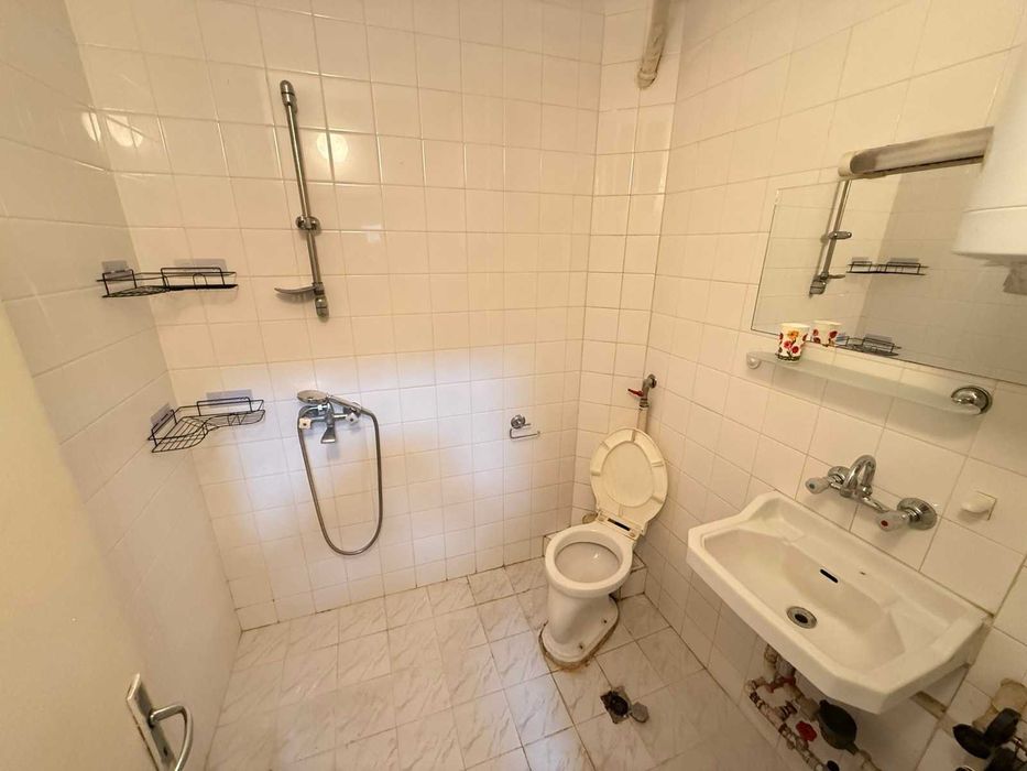 Дава се под наем Тристаен апартамент в Велико Търново, Колю Фичето - 80 кв.м за 280.5 € - Снимка #6