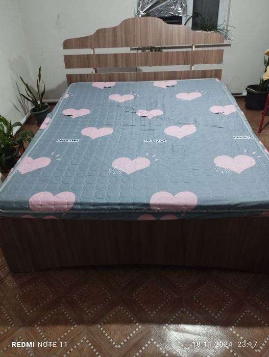 Спальны кровать буу.