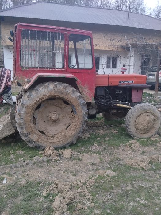 Vând tractor U651