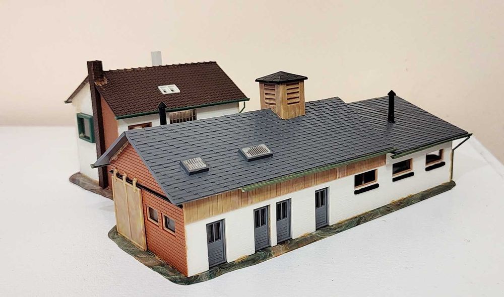 Macheta cladire ferma animale diorama H0 1:87 CFR