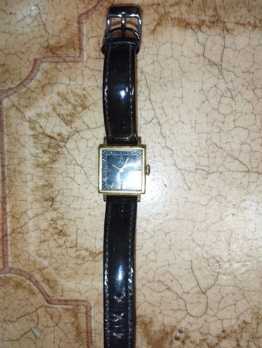 Продам часы женские