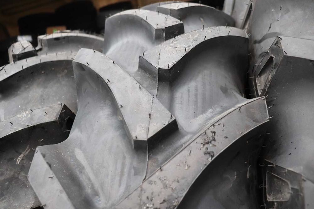 Anvelope noi 12.4-32 BKT 8 pliuri cauciucuri tractor spate
