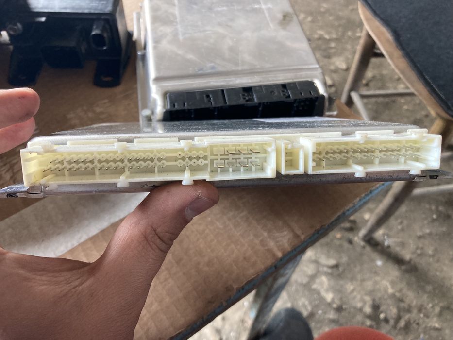 Компютър двигател/esp ,реле подгрев, бушониера и bsi за МЛ 163 2.7 цди