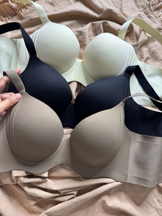 Бюсгалтер новый.