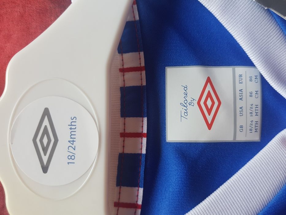 НОВ Детски / бебешки екип umbro