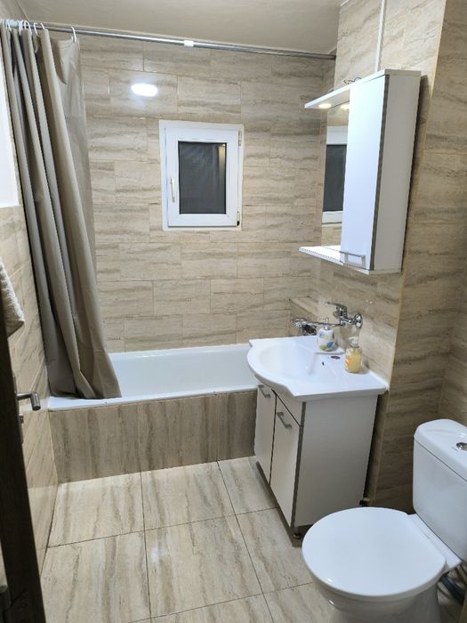 Închiriez apartament 3 camere