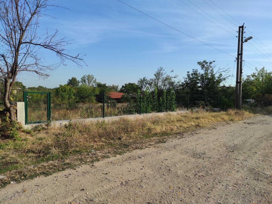 Продавам парцел в регулация с площ 770 кв.м. в село Леново