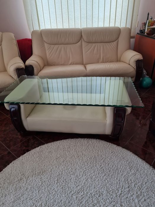 Vând  canapea si fotolii 3,2,1 plus masa de sticla