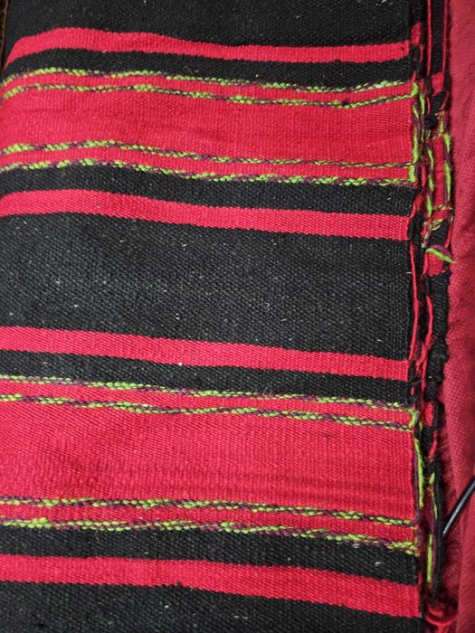 Автентични ръчно тъкани кувертюри и черги