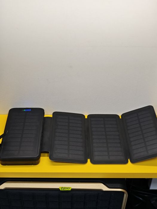 Baterie externă cu panou solar